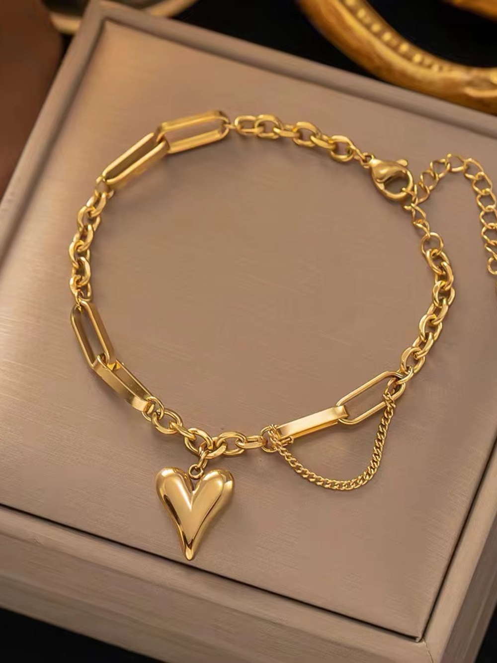 18K Gold Plated Heart Charm Chain Bracelet - Picture 4 of 9